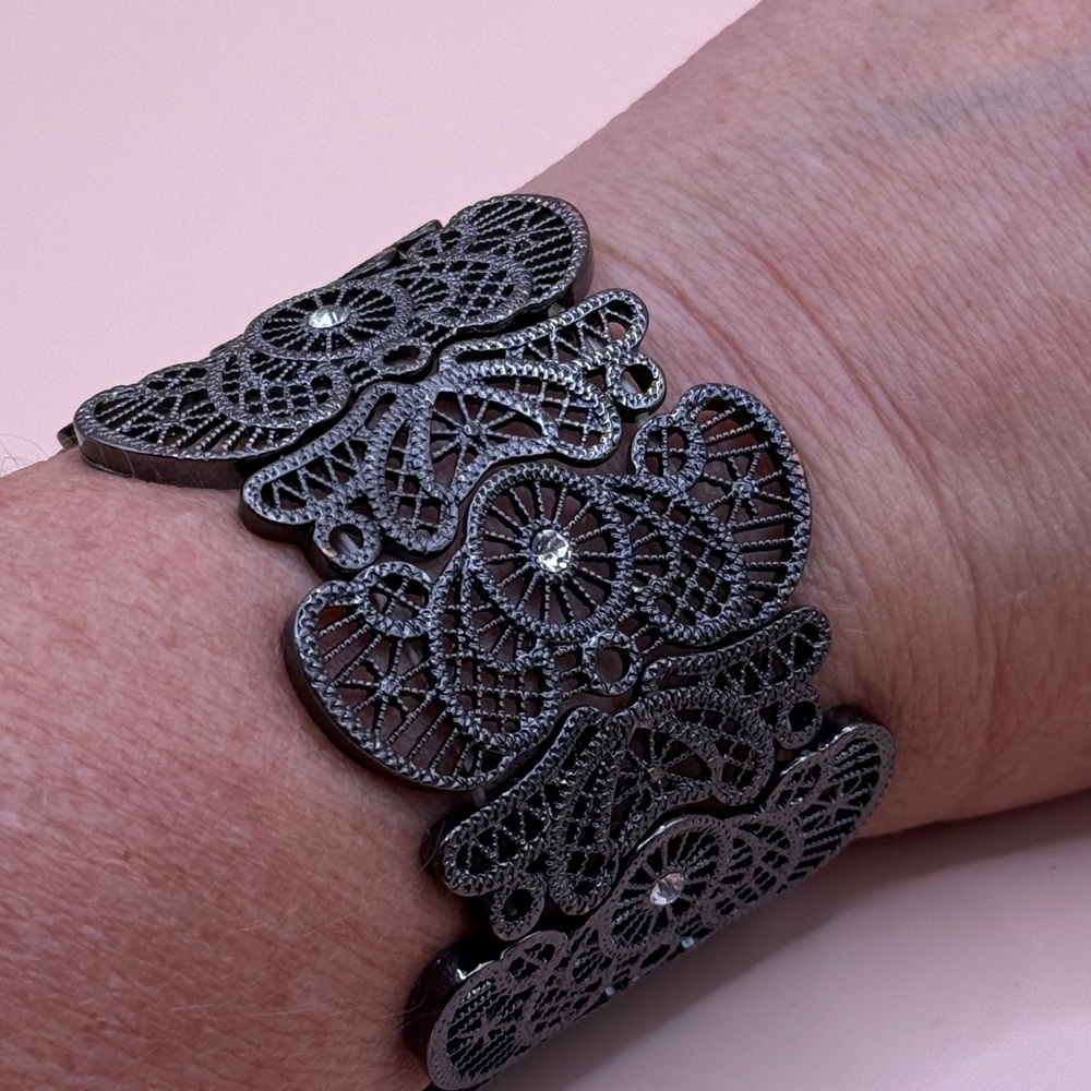 Elegant Silver Filigree Bracelet